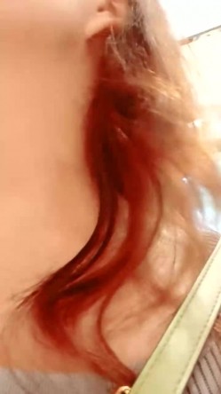 乡村美少妇，【甜甜小少妇】，户外顶着大太阳，开车找找刺激，逼里塞跳蛋 截图16