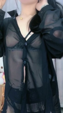 【性感电臀女王】高颜值妹子美乳夹夹子 动感音乐下舞动电臀 道具抽插鲍鱼好诱惑 截图1