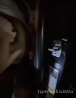 百万粉丝网红女神，顶级肥臀巨乳，黄金比例身材骚货脸 私拍定制带带上纸巾 准备上高速 截图16