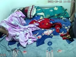 家庭摄像头破解入侵多角度真实偸拍，抽烟背纹烈女私生活曝光也是一个欲女，跟老公性爱还不满足，还总喜欢道具紫薇 截图13