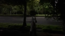 天花板露出狂人御姐【cikaimoon】最新作品，大街上人来人往真空逛街，超市买烟 截图11