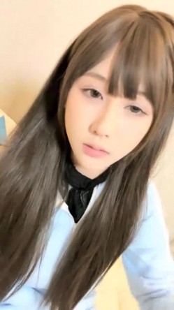 抖音女网红，【京鱼儿】，童颜巨乳女神~掰穴自慰~狂射中，人工白虎，这骚穴真是欠操欠插，好美啊 截图6