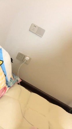 抖音女网红，【京鱼儿】，童颜巨乳女神~掰穴自慰~狂射中，人工白虎，这骚穴真是欠操欠插，好美啊 截图7