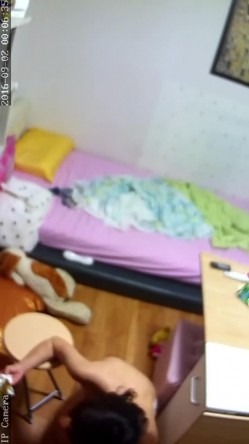 【破解摄像头】韩G居家摄像头破解 良家女人们在没有防备状态下各种喷血画面合集 截图1