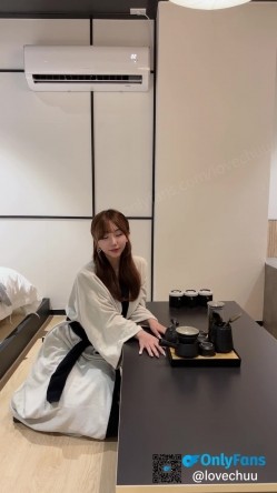 五星推荐，顶级颜值，白富美女神【lovechuu】下海沦为财阀肉便器，真正的穷人女神，富人母狗 截图1