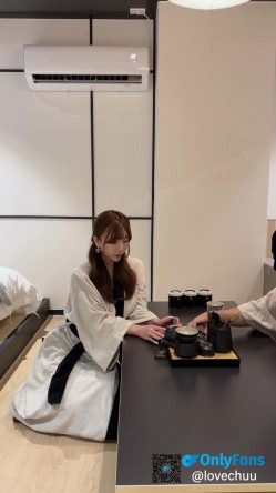 五星推荐，顶级颜值，白富美女神【lovechuu】下海沦为财阀肉便器，真正的穷人女神，富人母狗 截图2