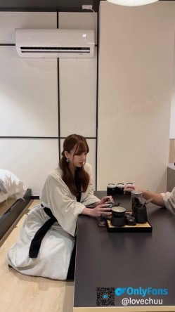 五星推荐，顶级颜值，白富美女神【lovechuu】下海沦为财阀肉便器，真正的穷人女神，富人母狗 截图3