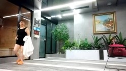 大神潜入国内洗浴中心更衣室化妆间贴身偷拍美女 差点被凑上来的少妇发现 截图15