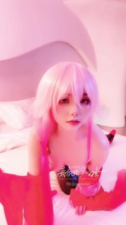 【超美高端 ️罕见露脸露点】极品CosPlay爆机少女【喵小吉】六月新作《罪恶王冠》首次唯美情侣双打 高清1080P原版 截图9