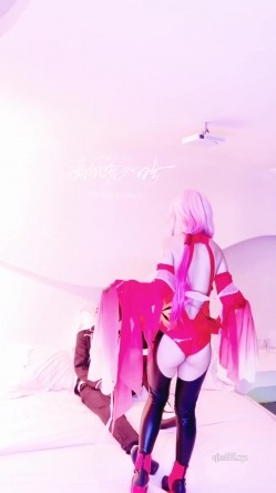 【超美高端 ️罕见露脸露点】极品CosPlay爆机少女【喵小吉】六月新作《罪恶王冠》首次唯美情侣双打 高清1080P原版 截图12