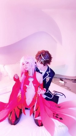 【超美高端 ️罕见露脸露点】极品CosPlay爆机少女【喵小吉】六月新作《罪恶王冠》首次唯美情侣双打 高清1080P原版 截图15
