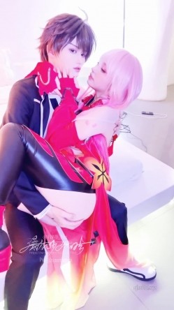 【超美高端 ️罕见露脸露点】极品CosPlay爆机少女【喵小吉】六月新作《罪恶王冠》首次唯美情侣双打 高清1080P原版 截图16
