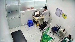 《妇科门诊监控破解》男医生给多位美女病患检查BB和菊花 截图4