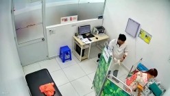 《妇科门诊监控破解》男医生给多位美女病患检查BB和菊花 截图5