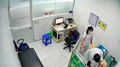 《妇科门诊监控破解》男医生给多位美女病患检查BB和菊花 截图6