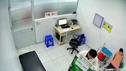 《妇科门诊监控破解》男医生给多位美女病患检查BB和菊花 截图7
