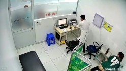 《妇科门诊监控破解》男医生给多位美女病患检查BB和菊花 截图9