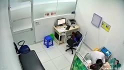 《妇科门诊监控破解》男医生给多位美女病患检查BB和菊花 截图11