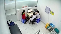 《妇科门诊监控破解》男医生给多位美女病患检查BB和菊花 截图14