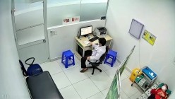 《妇科门诊监控破解》男医生给多位美女病患检查BB和菊花 截图15