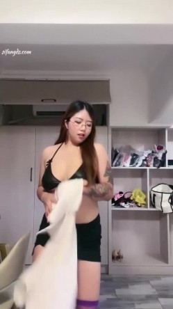 颜值少妇【小笼包】大奶粉逼,奶大人骚,道具自慰高潮,掰逼展示,裸舞诱惑 截图7