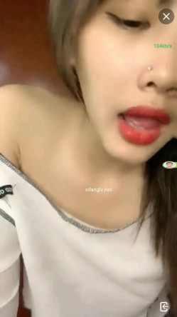 极品中的极品美少女下海【小可爱】守了几天终于脱衣服了，很爽很诱惑啊 截图11