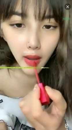 极品中的极品美少女下海【小可爱】守了几天终于脱衣服了，很爽很诱惑啊 截图13