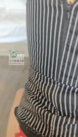 推特顶级NTR绿帽奴【小气质夫妇】绝版私拍，露出爱好者绿帽成瘾老公情人三人行其乐融融 截图13