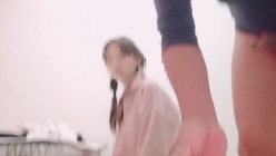 边打电话边挨操！极品粉B反差婊小女友【纠结的阿呆】超高颜值反差学妹，表面乖巧的萌妹子背地里是个小骚货 截图1