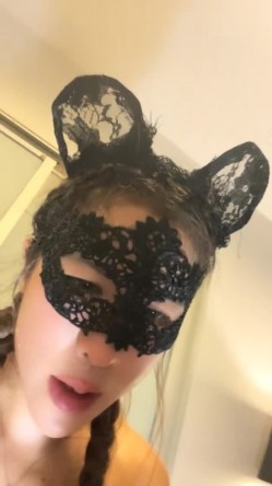 健身小骚货找牛郎！两男一女激情大战！大黑屌轮流吃，坐在桌子上一顿操，骑乘位肥臀猛坐，场面极度淫骚 截图8