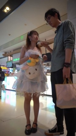 偷拍大师商场尾随偷拍几个极品美女裙底风光 ️反复自拍女神级长腿丽人透孔内裤前面隐约看到黑色逼毛 截图3