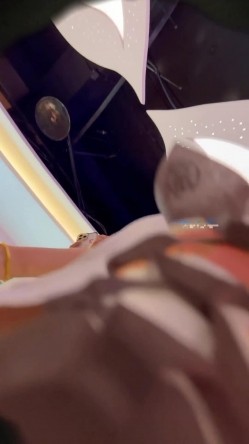 偷拍大师商场尾随偷拍几个极品美女裙底风光 ️反复自拍女神级长腿丽人透孔内裤前面隐约看到黑色逼毛 截图9