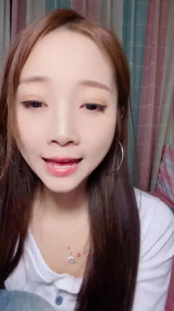 校园美女【符真】白月光女神 甜美尤物 白皙酥胸 近距特写 跳蛋狂震流白浆 截图1