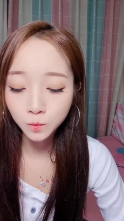 校园美女【符真】白月光女神 甜美尤物 白皙酥胸 近距特写 跳蛋狂震流白浆 截图2