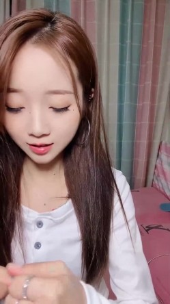 校园美女【符真】白月光女神 甜美尤物 白皙酥胸 近距特写 跳蛋狂震流白浆 截图4