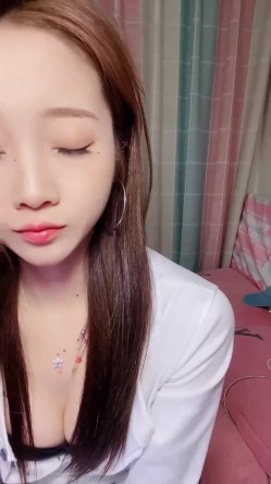 校园美女【符真】白月光女神 甜美尤物 白皙酥胸 近距特写 跳蛋狂震流白浆 截图6