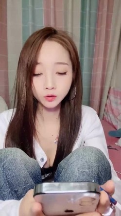校园美女【符真】白月光女神 甜美尤物 白皙酥胸 近距特写 跳蛋狂震流白浆 截图7