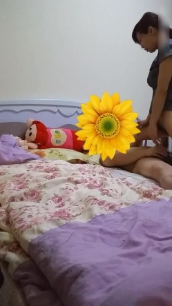 对白淫荡的朋友出差和他媳妇偷情比小姐技术还赞 截图12