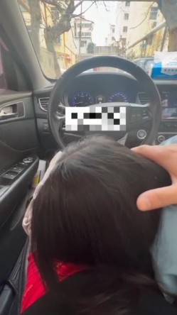 宾利车主肆意妄为约炮外围女车震深喉口爆 按着头使劲裹 果然是车标决定女人质量 截图2
