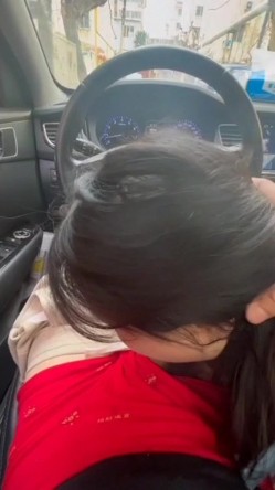 宾利车主肆意妄为约炮外围女车震深喉口爆 按着头使劲裹 果然是车标决定女人质量 截图6