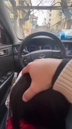宾利车主肆意妄为约炮外围女车震深喉口爆 按着头使劲裹 果然是车标决定女人质量 截图8