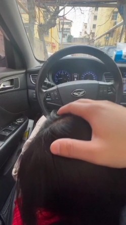 宾利车主肆意妄为约炮外围女车震深喉口爆 按着头使劲裹 果然是车标决定女人质量 截图9