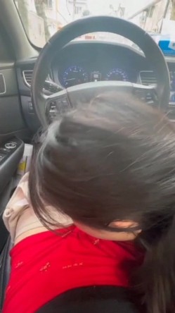宾利车主肆意妄为约炮外围女车震深喉口爆 按着头使劲裹 果然是车标决定女人质量 截图12