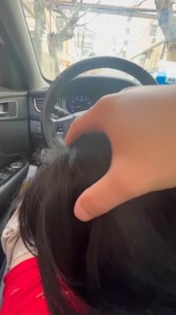 宾利车主肆意妄为约炮外围女车震深喉口爆 按着头使劲裹 果然是车标决定女人质量 截图13