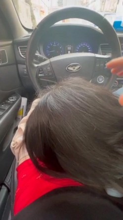 宾利车主肆意妄为约炮外围女车震深喉口爆 按着头使劲裹 果然是车标决定女人质量 截图16