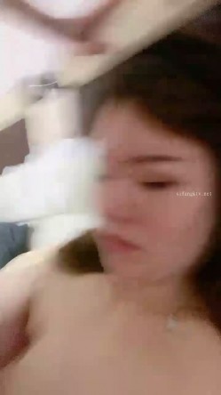 御姐下海被射了一身的尿，【表姐哇哇叫】，风情万种美少妇，家里面战况激烈，小男友尽情宣泄干得热火朝天！ 截图13