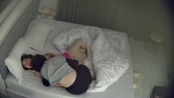 超极品女神女友 黄毛小帅带着校花女友开房 这妹子是真漂亮 扣了半天还上了道具 截图10