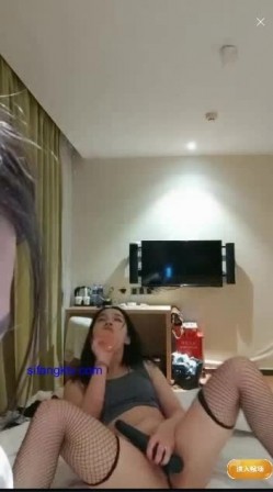 极品高颜冷艳御姐，反差小妈感女主播「金刚护撸娃」「小奶猫」密码房激情淫语撩骚，和姐妹下海大秀，互舔互口 截图4