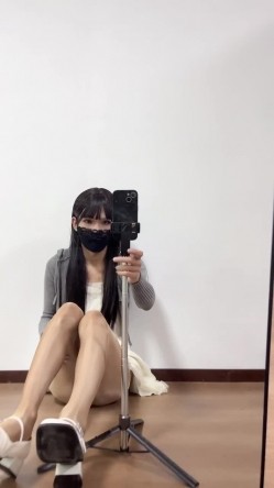 自慰男娘edan 蛋爷日常的自慰活动 新作品升级了 往自己脸上和嘴里射了 简直牛逼到家了 截图5