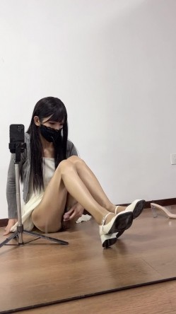 自慰男娘edan 蛋爷日常的自慰活动 新作品升级了 往自己脸上和嘴里射了 简直牛逼到家了 截图13